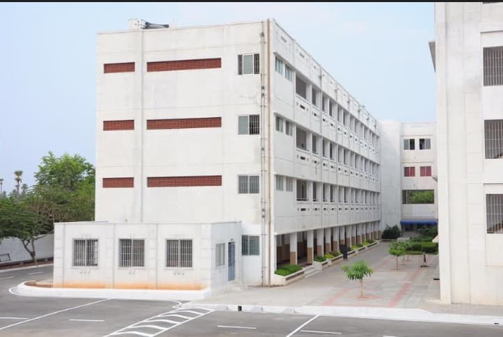 Knowledge Institute of Technology Salem Academic Building photo 3